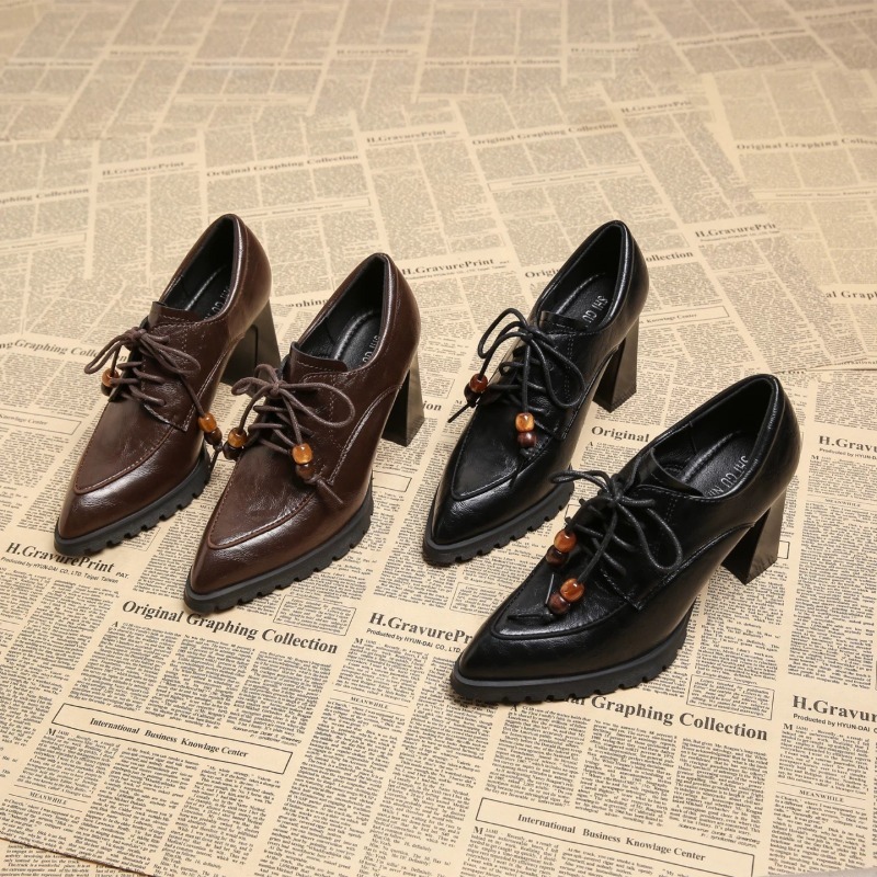 Pump Heel Block - Sepatu Wanita Model Retro dengan Tali,