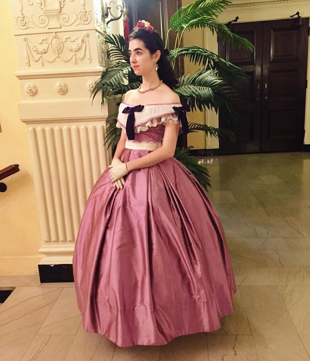 Gaun Wanita Bangsawan Era Vict - Evening Gown ulasan dan harga